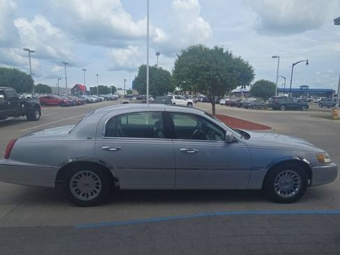 Used 1999 Lincoln Town Car Cartier RWD image 4