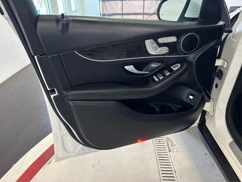 Used 2018 Mercedes-Benz GLC 300 4MATIC image 24