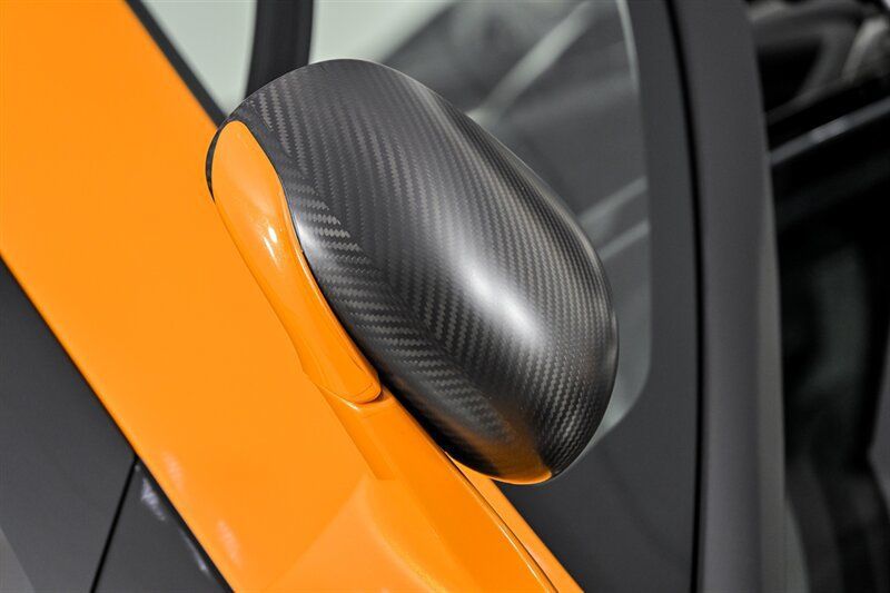 Used 2019 McLaren Senna RWD image 6