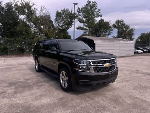 Used 2017 Chevrolet Suburban LT RWD image 16