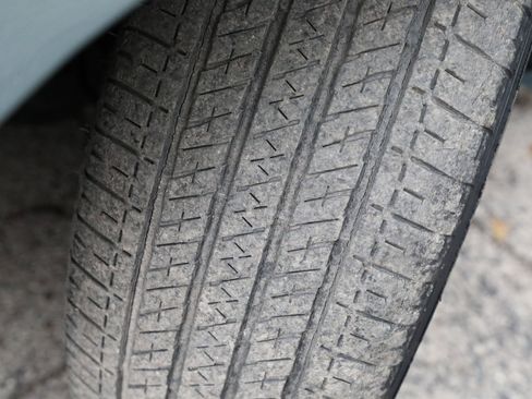 Used 2010 Chrysler Town & Country Touring image 23