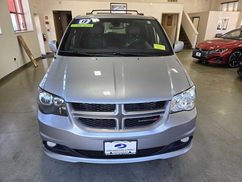 Used 2019 Dodge Grand Caravan GT FWD image 3