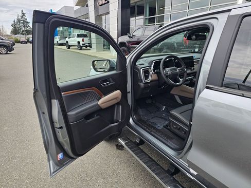 New 2026 GMC Canyon Denali w/ LPO, Black Badging Package image 19