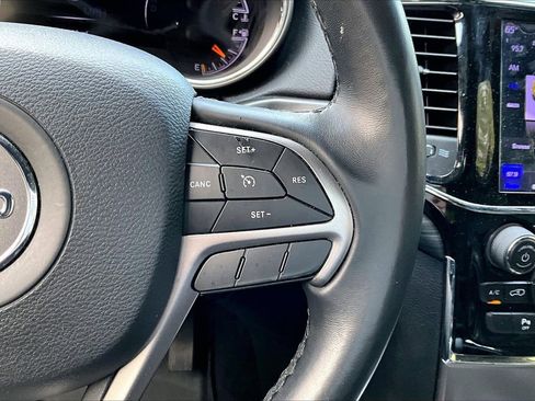 Used 2019 Jeep Grand Cherokee Laredo w/ Laredo X Package AWD/4WD image 30