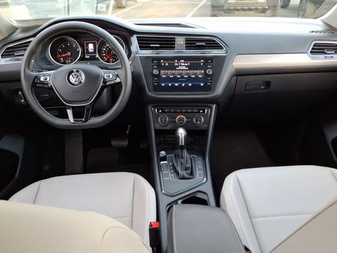 Used 2021 Volkswagen Tiguan SE FWD image 11