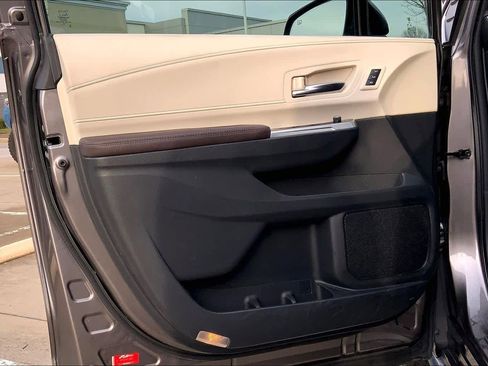 Certified 2021 Toyota Sienna Platinum image 41