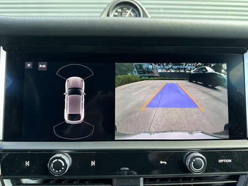 Certified 2023 Porsche Macan Turbo AWD/4WD image 31