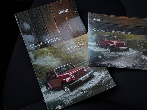 Used 2013 Jeep Wrangler Unlimited Sahara w/ Connectivity Group image 17