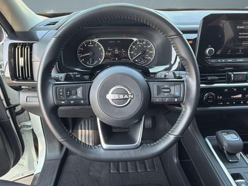 Used 2023 Nissan Pathfinder SV w/ SV Premium Package FWD image 27
