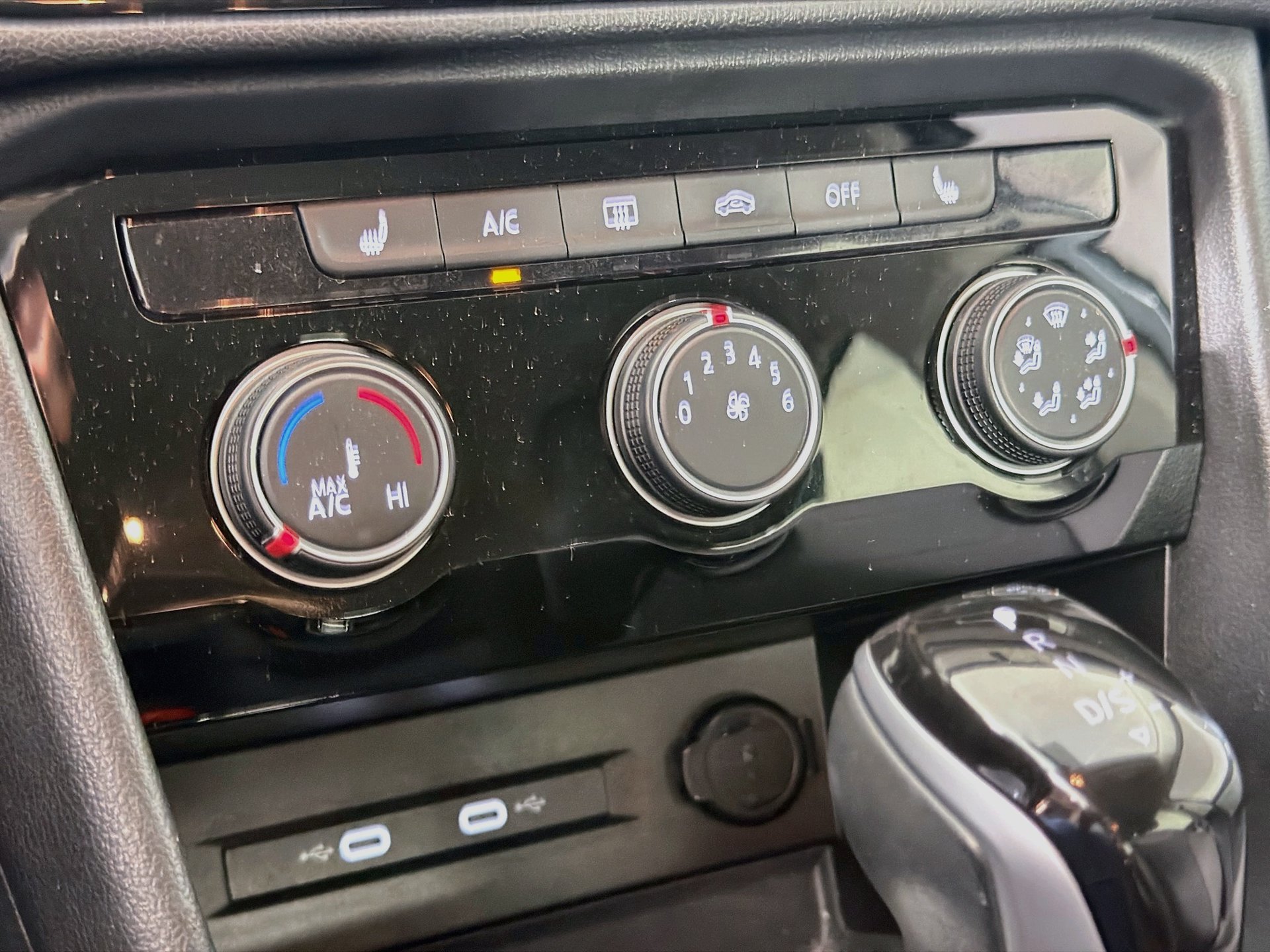 Certified 2023 Volkswagen Taos SE FWD image 15