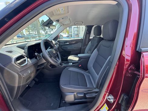 Used 2025 Chevrolet TrailBlazer LT FWD image 21