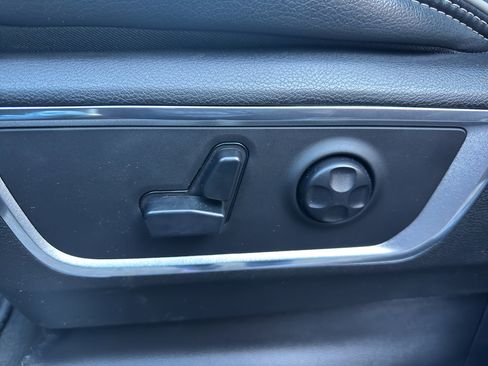 Used 2019 RAM 1500 Laramie AWD/4WD image 18