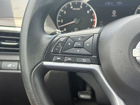 Used 2025 Nissan Altima 2.5 SV FWD image 24