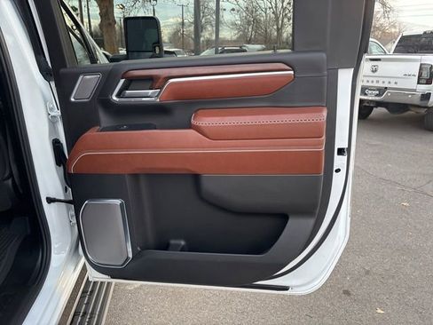 Used 2024 GMC Sierra 2500 Denali Ultimate image 31