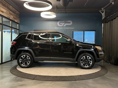 Used 2018 Jeep Compass Trailhawk w/ Leather Interior Group AWD/4WD image 2