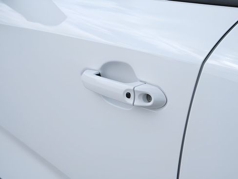 New 2025 VinFast VF 8 Eco AWD/4WD image 23
