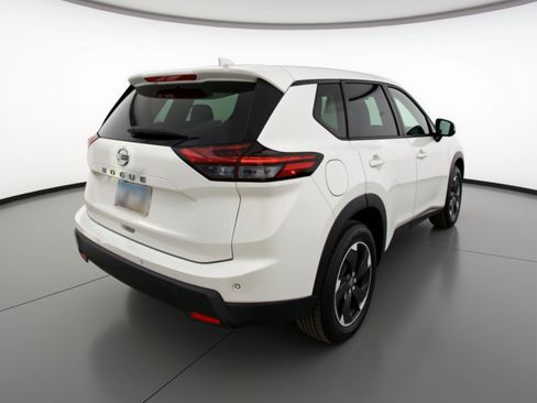 Used 2025 Nissan Rogue SV image 9