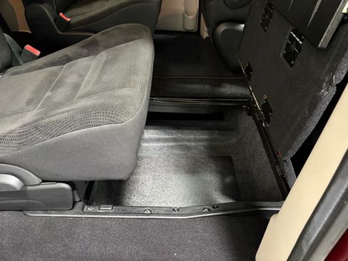 Used 2019 Dodge Grand Caravan SE FWD image 20