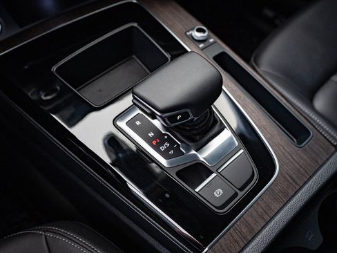 Certified 2025 Audi Q5 2.0T Premium w/ Convenience Plus Package image 31