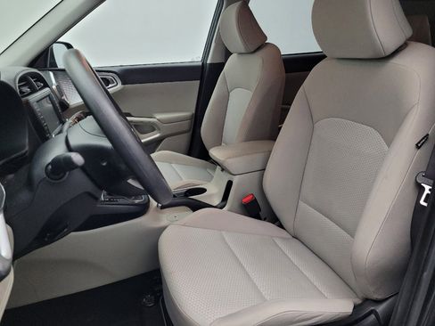 Used 2020 Kia Soul LX image 17