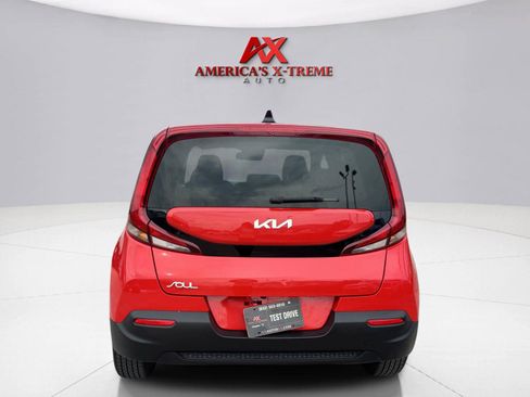 Used 2022 Kia Soul LX w/ Technology Package FWD image 4