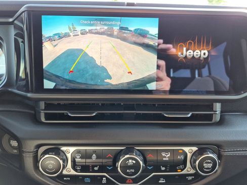 Certified 2025 Jeep Wrangler Unlimited Rubicon 4xe w/ Convenience Group AWD/4WD image 29
