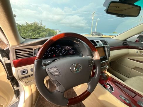 Used 2010 Lexus LS 460 RWD image 11