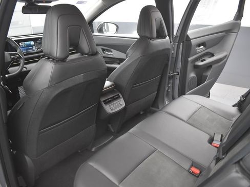 Used 2023 Nissan Ariya AWD image 14