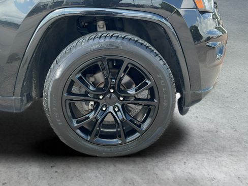 Used 2019 Jeep Grand Cherokee Altitude AWD/4WD image 25