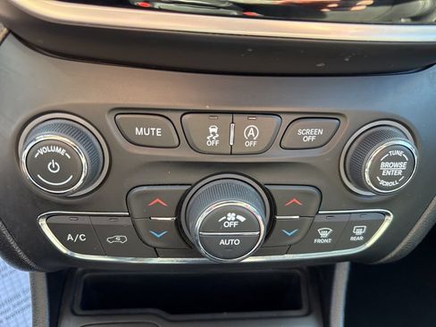Used 2020 Jeep Cherokee Limited AWD/4WD image 32