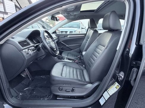 Used 2017 Volkswagen Passat 3.6 SEL Premium image 11