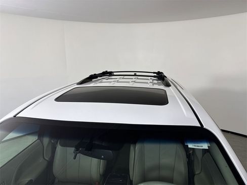 Used 2014 Toyota Sienna XLE image 17