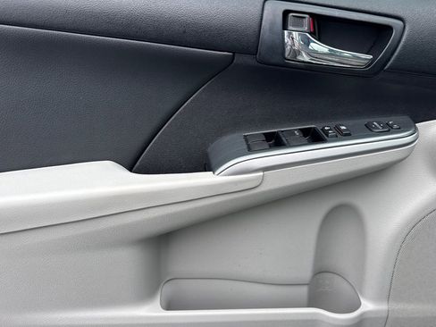 Used 2014 Toyota Camry LE FWD image 12