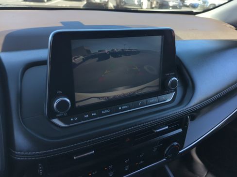 Used 2021 Nissan Rogue S image 27