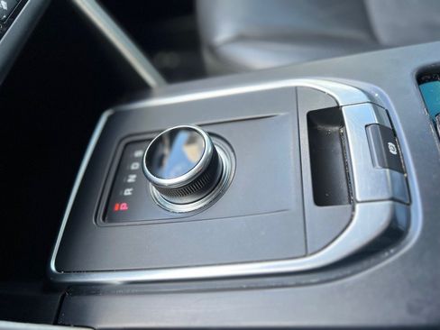 Used 2019 Land Rover Discovery Sport SE AWD/4WD image 17