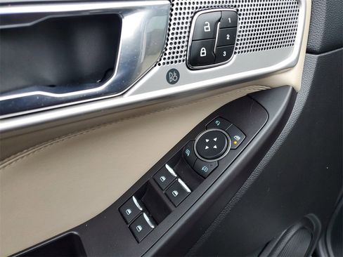 Used 2020 Ford Explorer Limited image 27