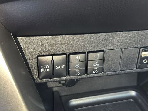 Used 2014 Toyota RAV4 Limited image 21