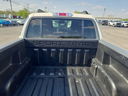 Used 2009 Ford Explorer Sport Trac XLT AWD/4WD image 9
