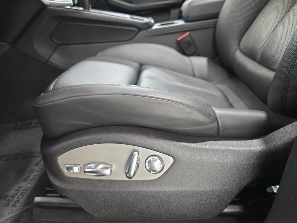 Certified 2026 Porsche Macan AWD/4WD image 23