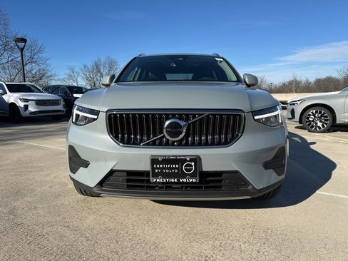 Certified 2025 Volvo XC40 B5 Core image 2