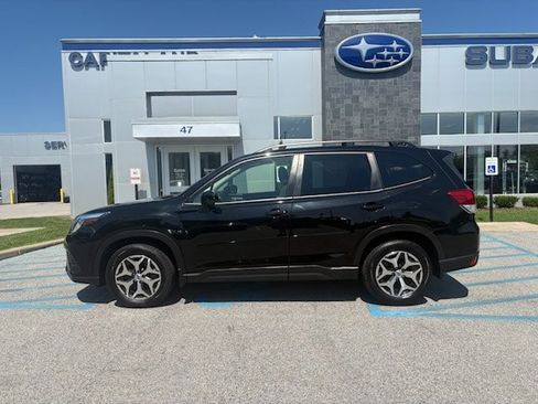Used 2023 Subaru Forester Premium AWD/4WD image 3