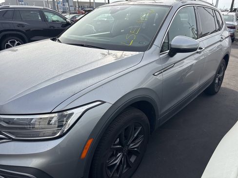 Used 2023 Volkswagen Tiguan SE image 17