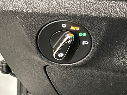 New 2026 Volkswagen Jetta SE FWD image 17
