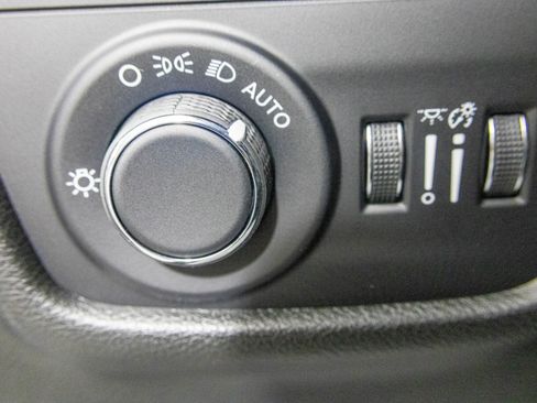 New 2025 Jeep Grand Cherokee L Altitude image 18