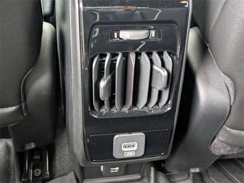 Used 2024 Jeep Compass Latitude image 14