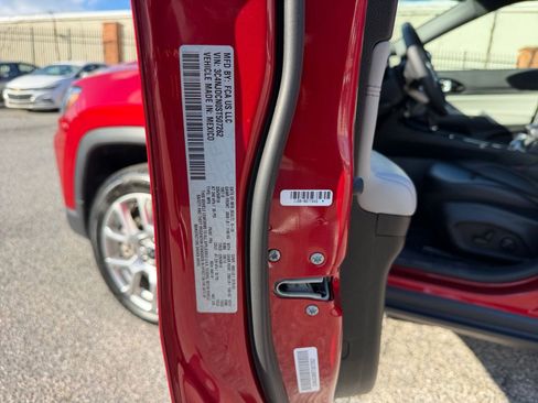 Used 2025 Jeep Compass Limited image 24