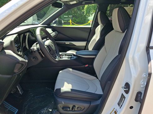 New 2026 Lexus TX 500h AWD image 9