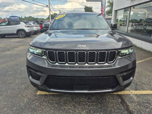 Used 2024 Jeep Grand Cherokee Laredo w/ Luxury Tech Group I AWD/4WD image 5