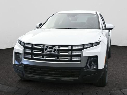 Used 2025 Hyundai Santa Cruz SE image 2