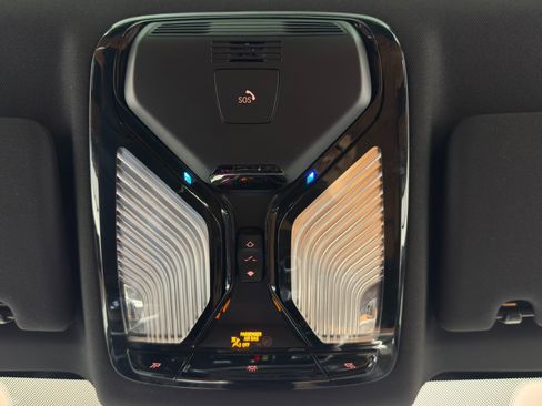 Used 2022 BMW 530e w/ Premium Package image 35